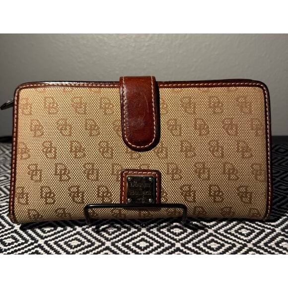 Vintage Dooney & Bourke Continental Monogram Brown Tan Leather Canvas Wallet - Picture 1 of 10